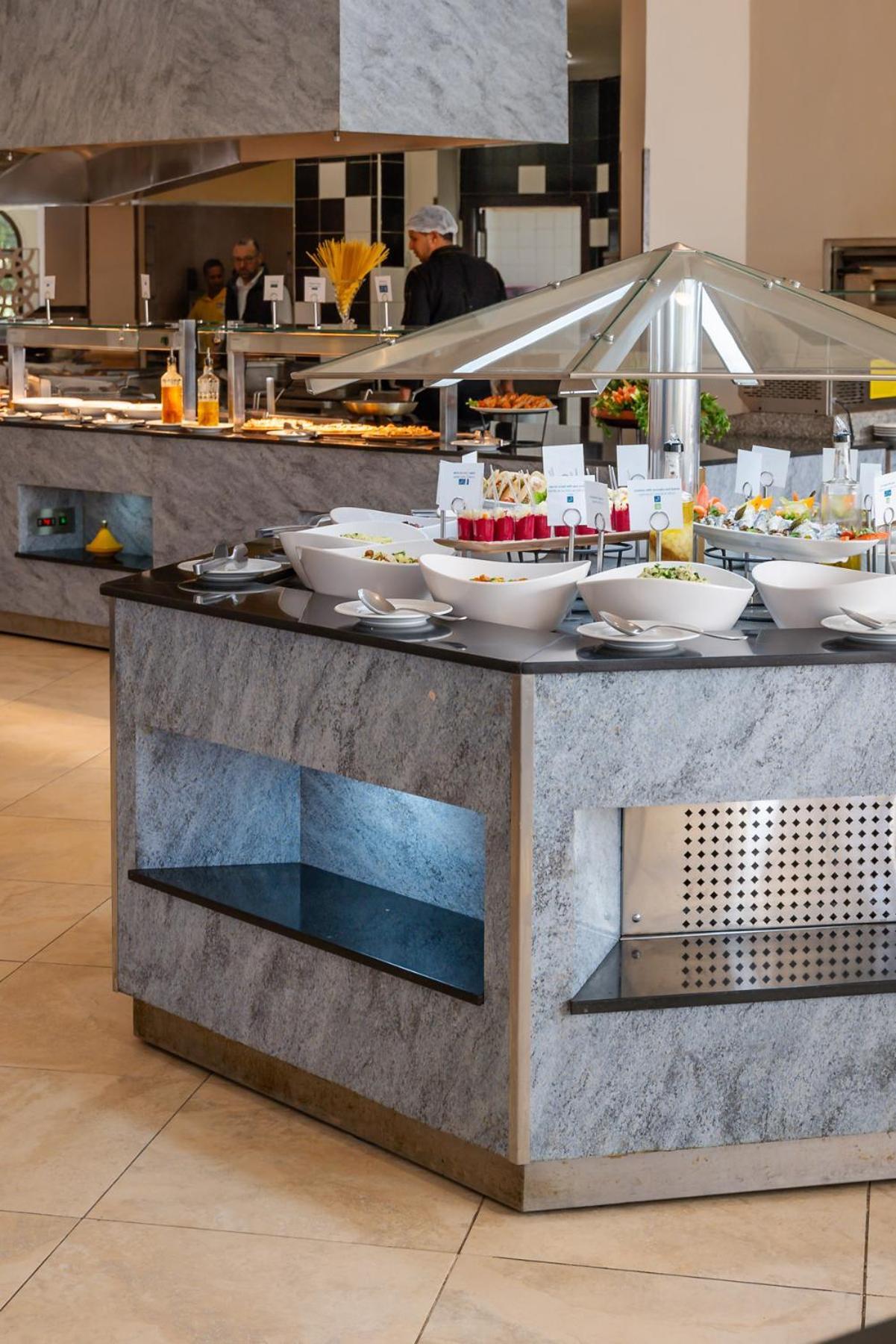 Tui Suneo Kenzi Europa Agadir Luaran gambar A salad bar