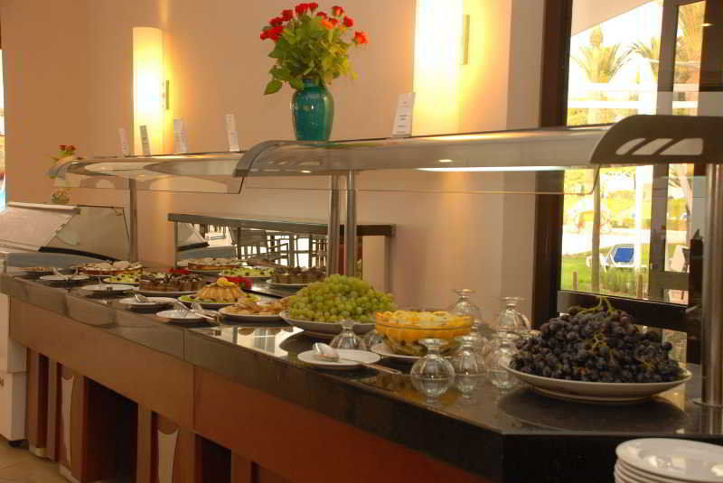 Tui Suneo Kenzi Europa Agadir Luaran gambar A buffet at a hotel