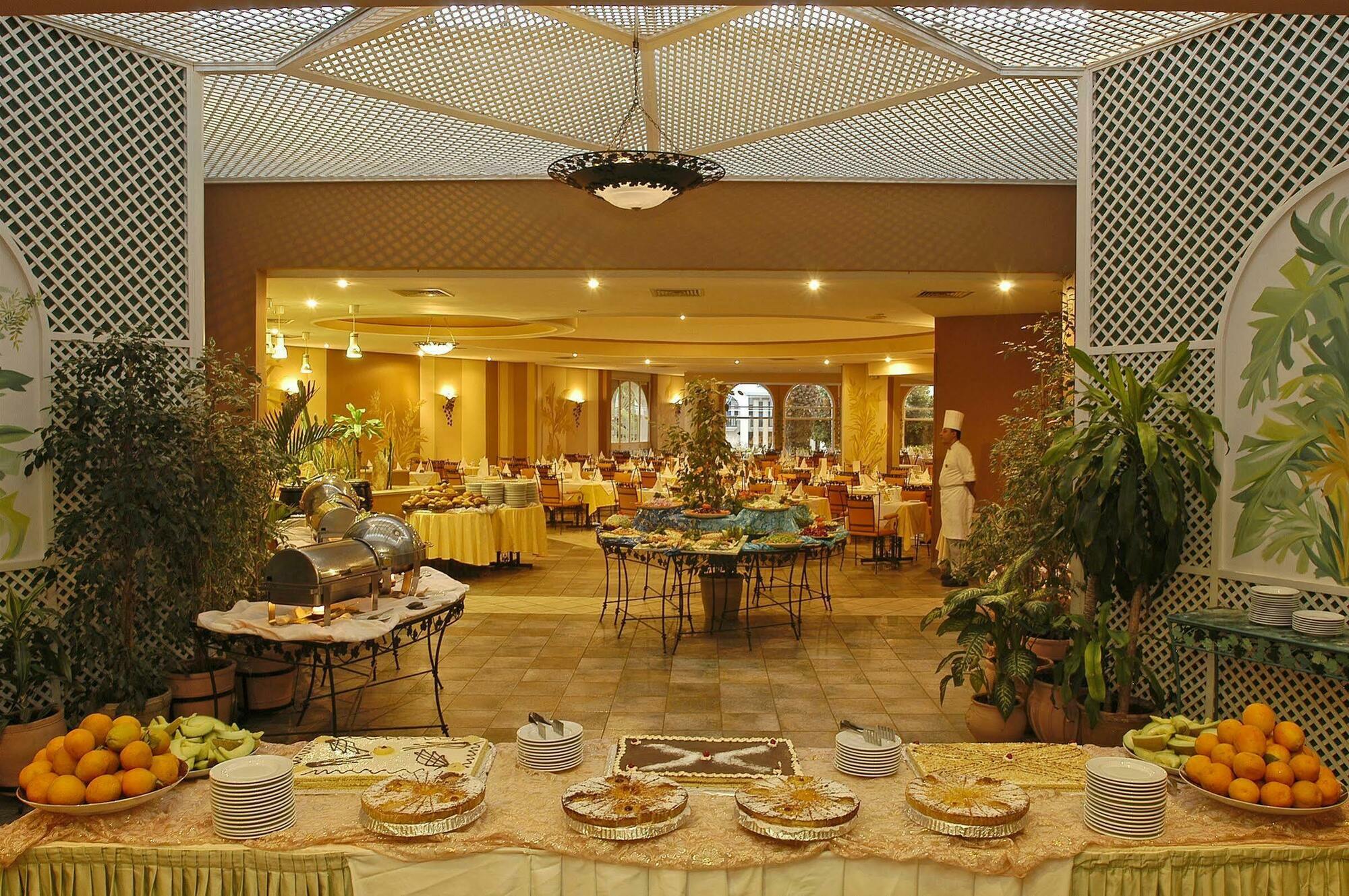 Tui Suneo Kenzi Europa Agadir Luaran gambar The restaurant at the hotel